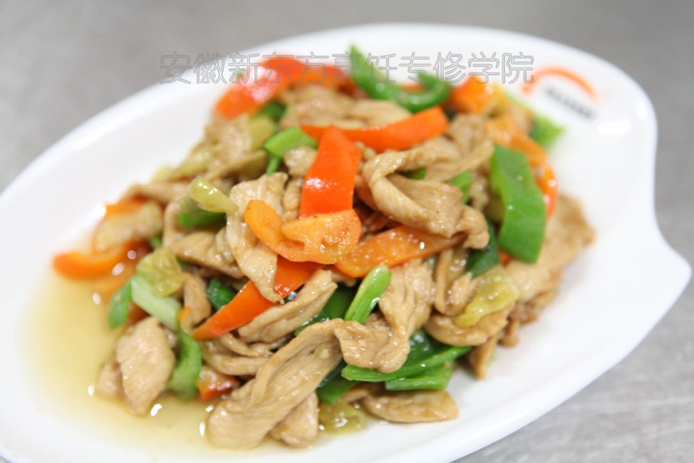 菜已经做好，装盘出来了……