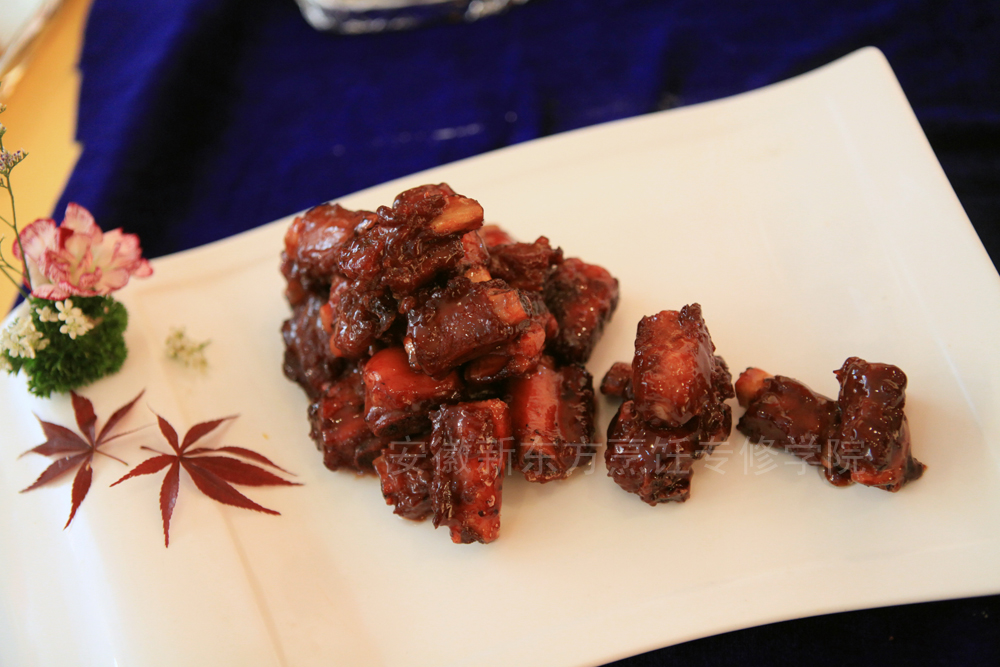作品：无锡酱排骨 原料：排骨 制作者：张鑫