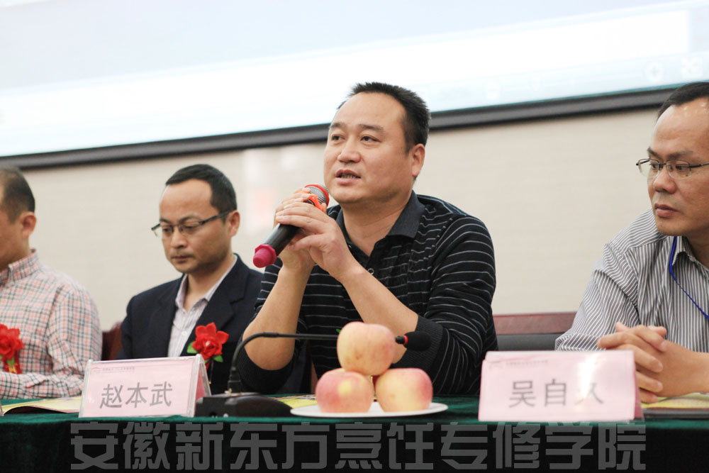 考评办的赵主任点评这次毕业宴席，总体上这次毕业宴席是成功的但赵主任也指出了一些不足的地方。