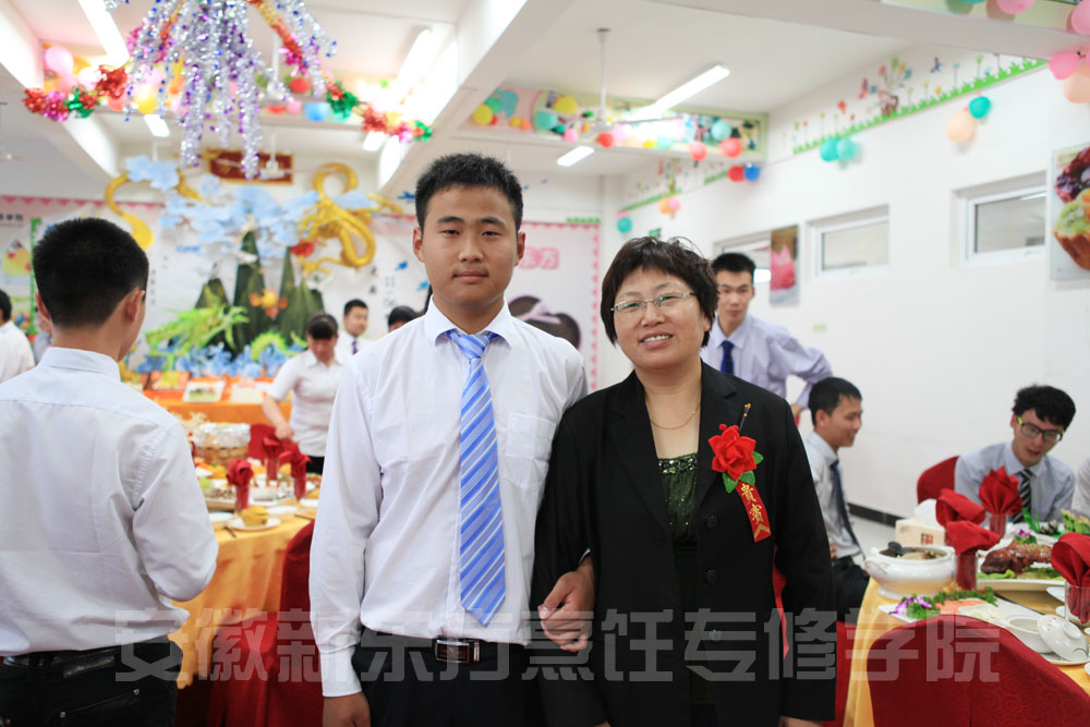 学生与家长合影