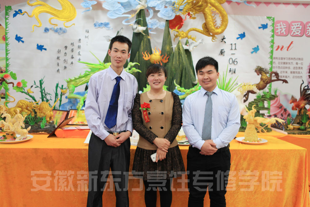 学生与班主任老师合影